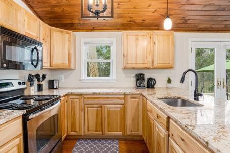 Harpers Ferry Cabin Hot Tub, Deck, Fire Pit, Wifi 외부 사진