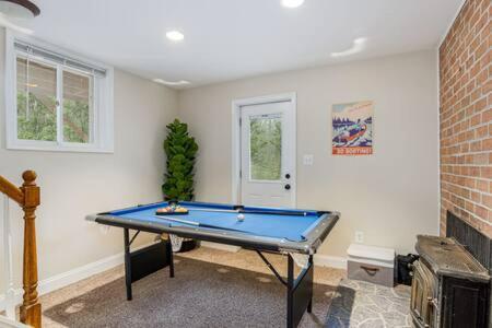 Harpers Ferry Cabin Hot Tub, Deck, Fire Pit, Wifi 외부 사진