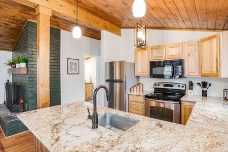 Harpers Ferry Cabin Hot Tub, Deck, Fire Pit, Wifi 외부 사진