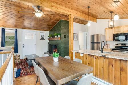 Harpers Ferry Cabin Hot Tub, Deck, Fire Pit, Wifi 외부 사진