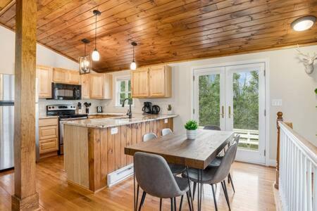 Harpers Ferry Cabin Hot Tub, Deck, Fire Pit, Wifi 외부 사진