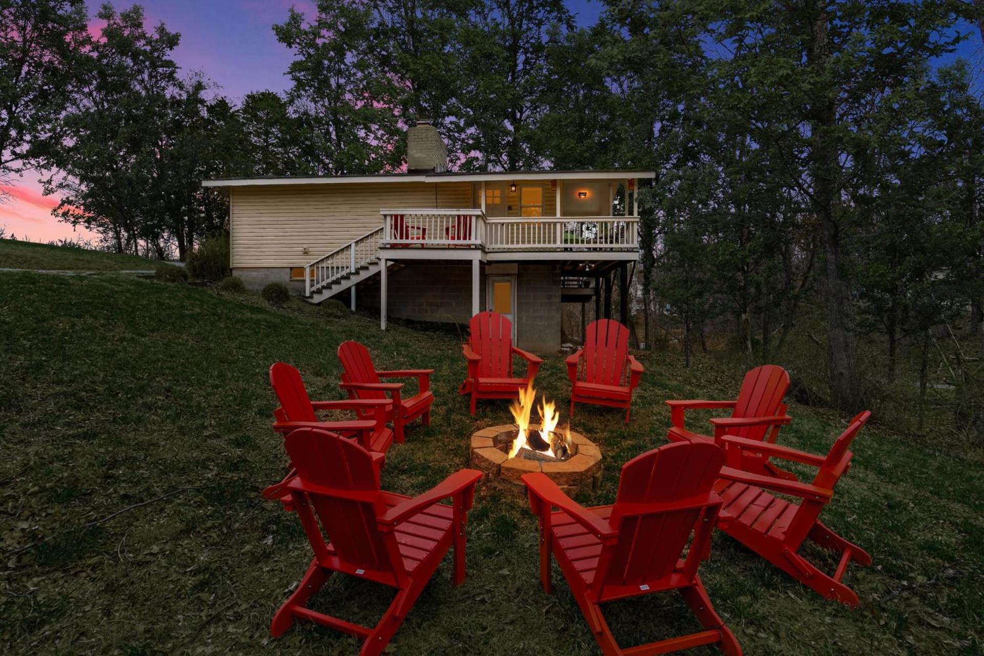 Harpers Ferry Cabin Hot Tub, Deck, Fire Pit, Wifi 외부 사진